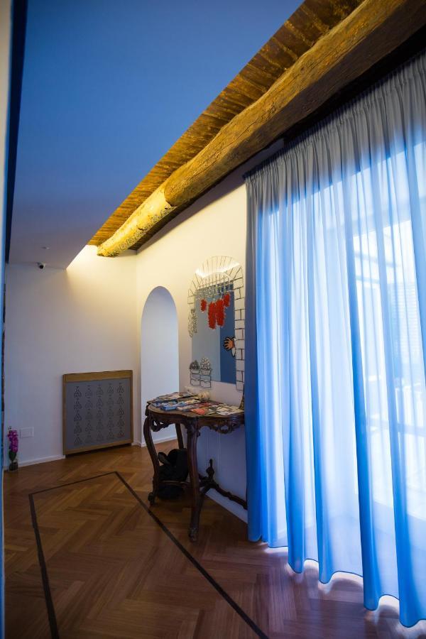 Duetto Al Duomo Hotel เนเปิลส์ ภายนอก รูปภาพ